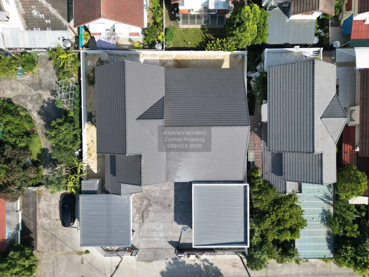 For Sale House + Separate Home Office on 179 sq.wah | Parking for 2