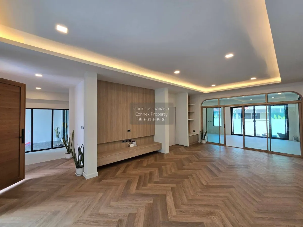 For Sale House + Separate Home Office on 179 sq.wah | Parking for 3