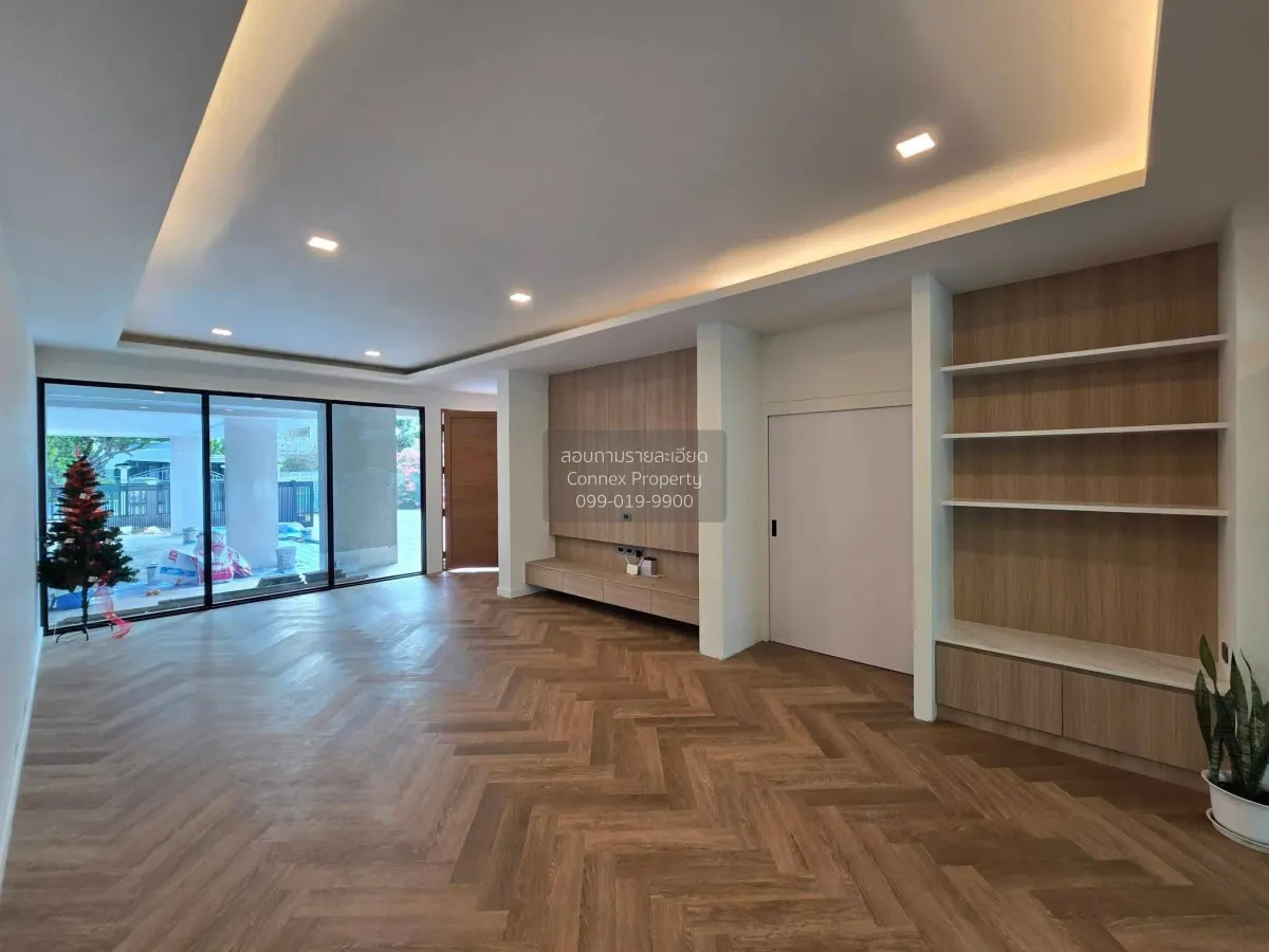 For Sale House + Separate Home Office on 179 sq.wah | Parking for 4