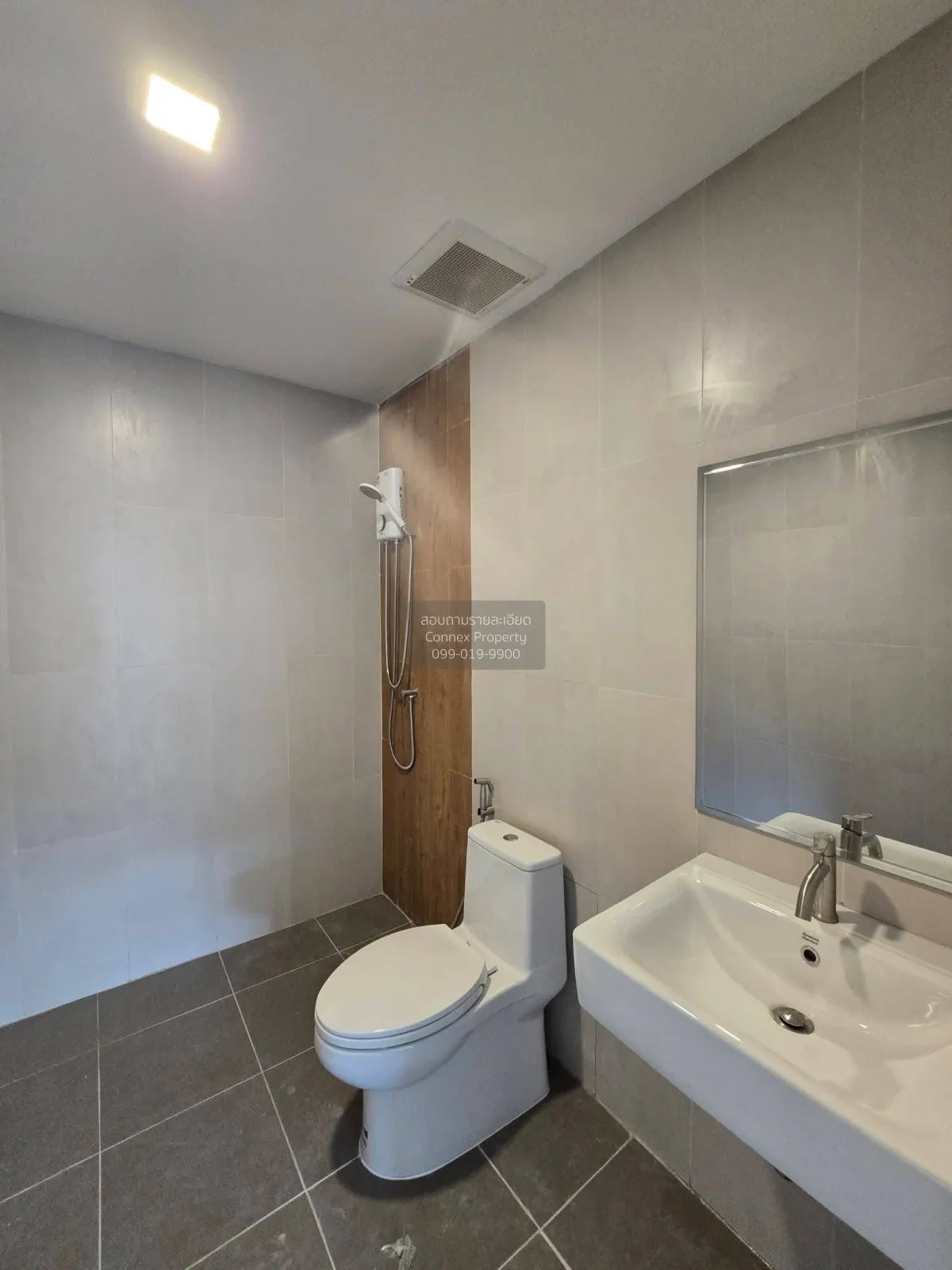 For Sale House + Separate Home Office on 179 sq.wah | Parking for