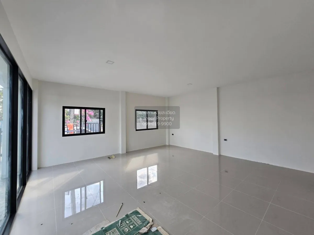 For Sale House + Separate Home Office on 179 sq.wah | Parking for