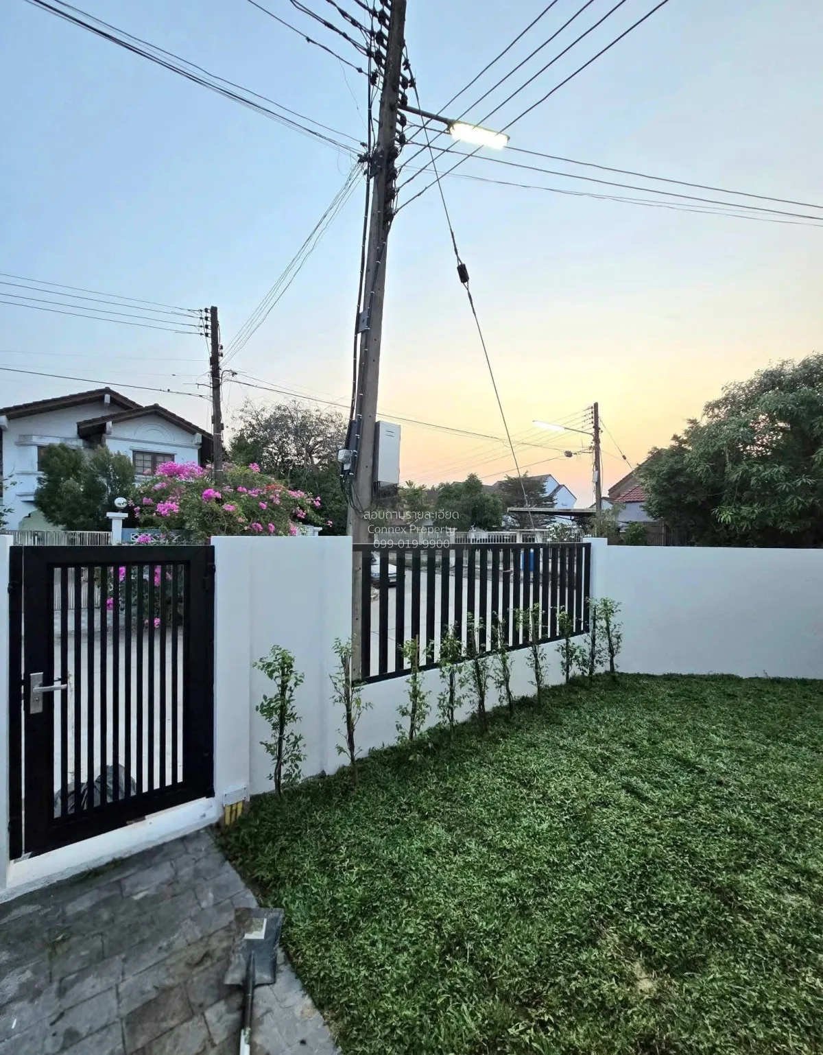 For Sale House + Separate Home Office on 179 sq.wah | Parking for