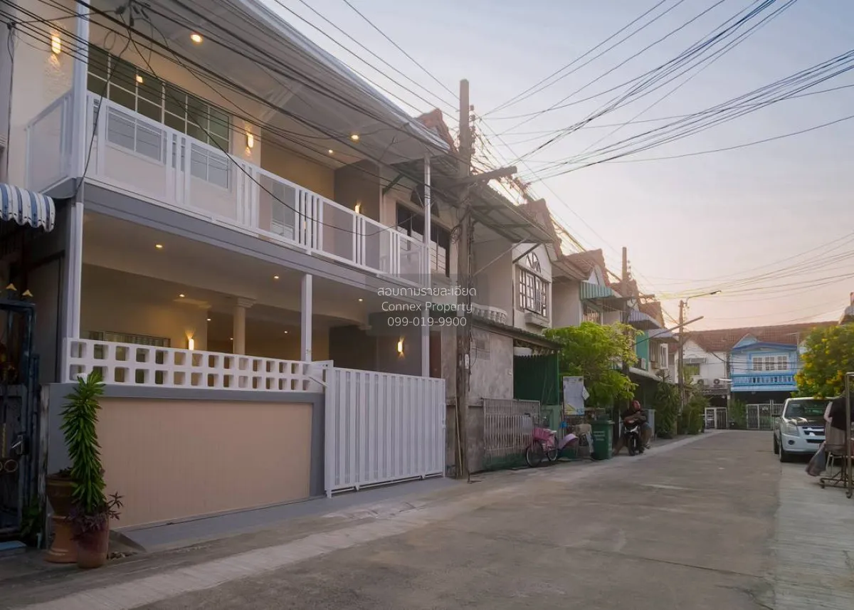 For Sale Townhouse/Townhome  , Narongsukniwet , newly renovated , 2