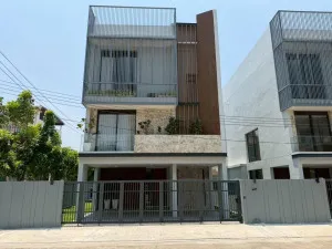 For Sale House , Preecha Beyond Ramkhamhaeng - Krungthepkreetha , corner unit , Khlong Song Ton Noon , Lat Krabang , Bangkok , CX-152355