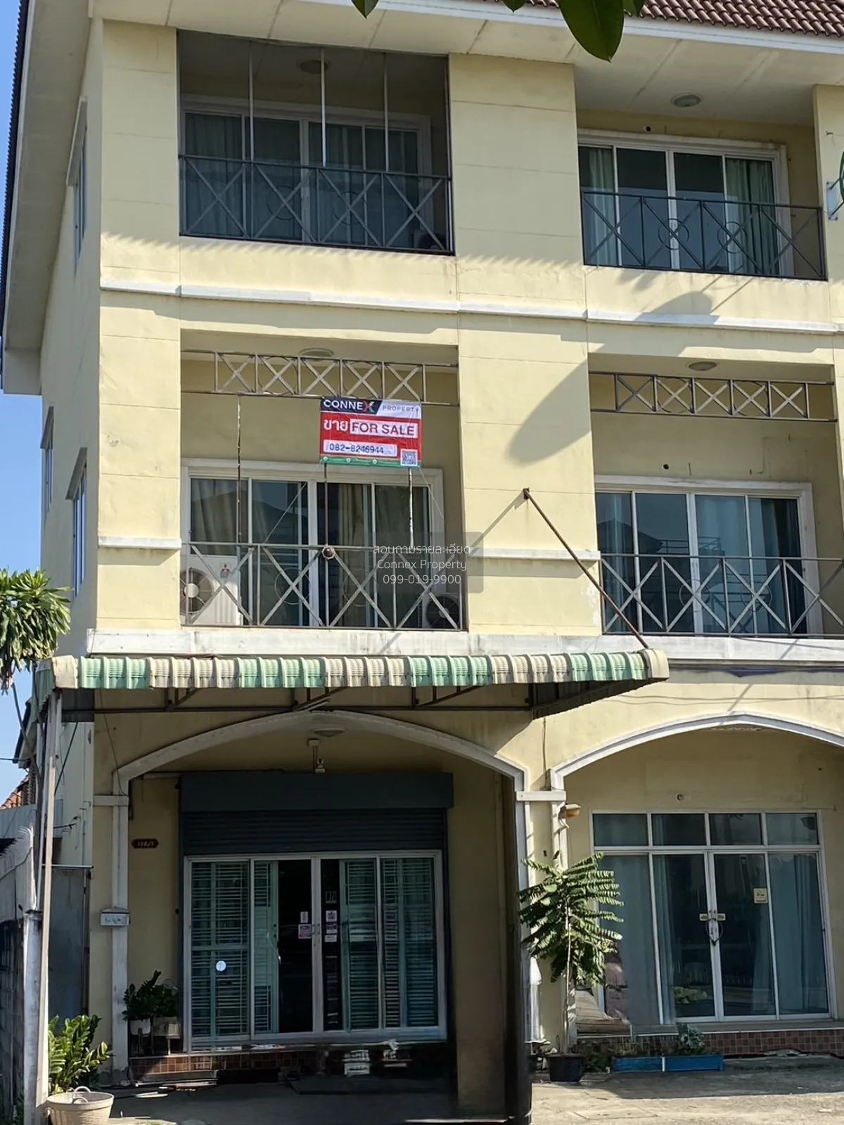 For Sale Townhouse/Townhome  , Chanantorn windmill , corner unit  1