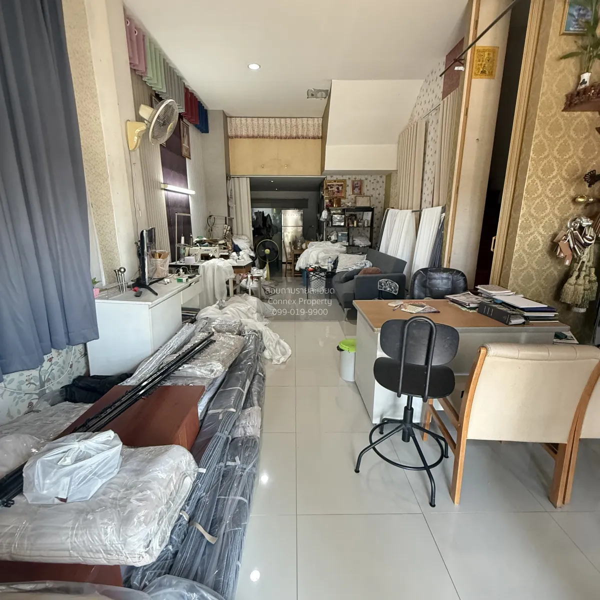 For Sale Townhouse/Townhome  , Chanantorn windmill , corner unit  4