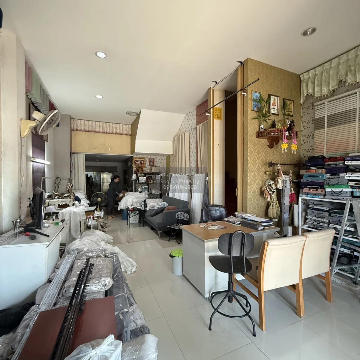 For Sale Townhouse/Townhome  , Chanantorn windmill , corner unit 