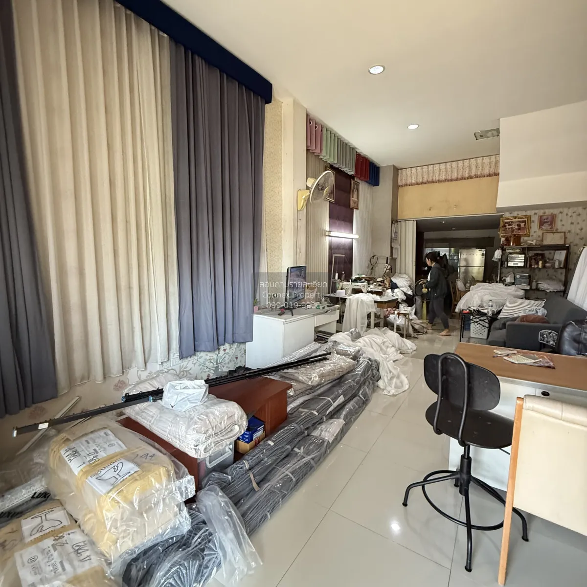 For Sale Townhouse/Townhome  , Chanantorn windmill , corner unit 