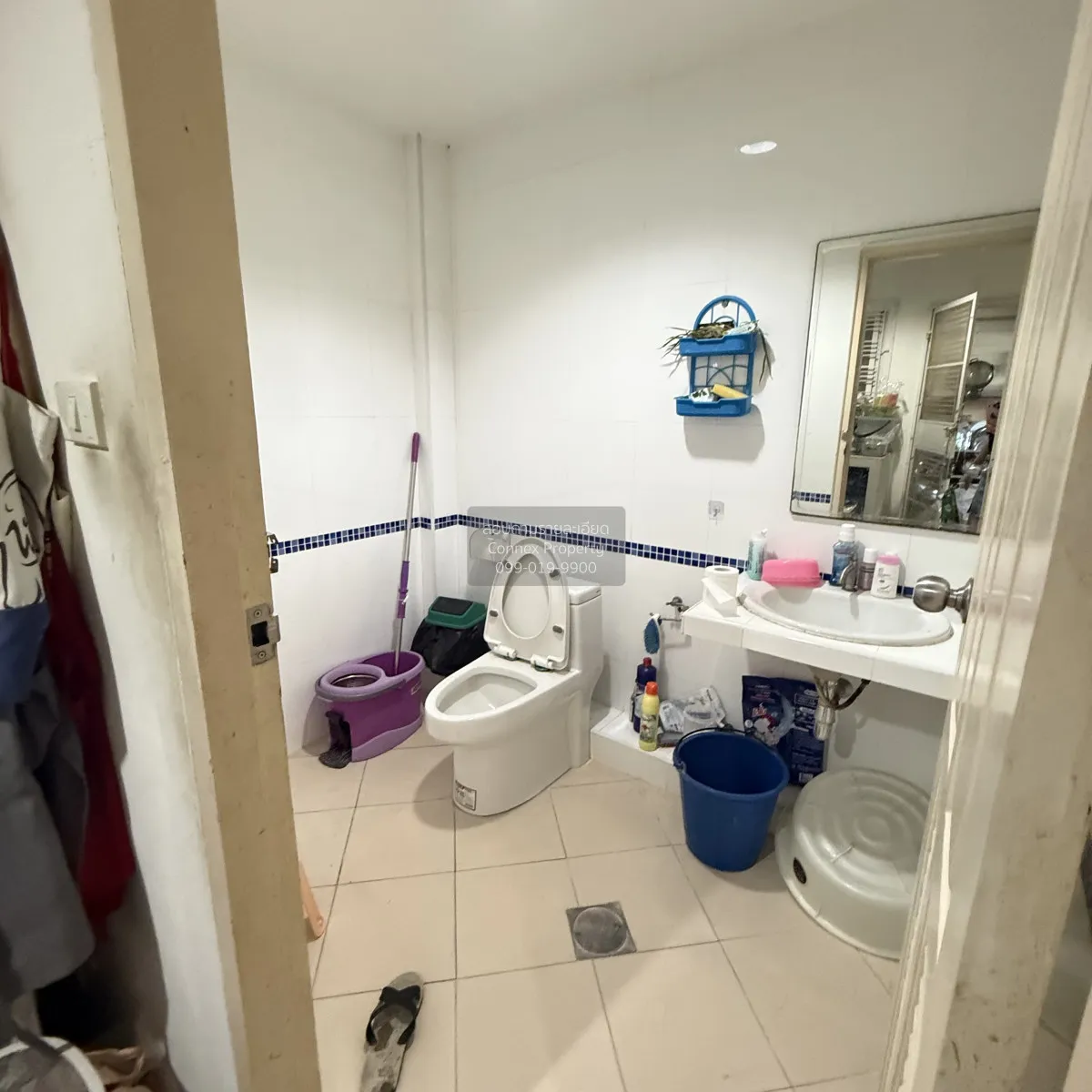 For Sale Townhouse/Townhome  , Chanantorn windmill , corner unit 