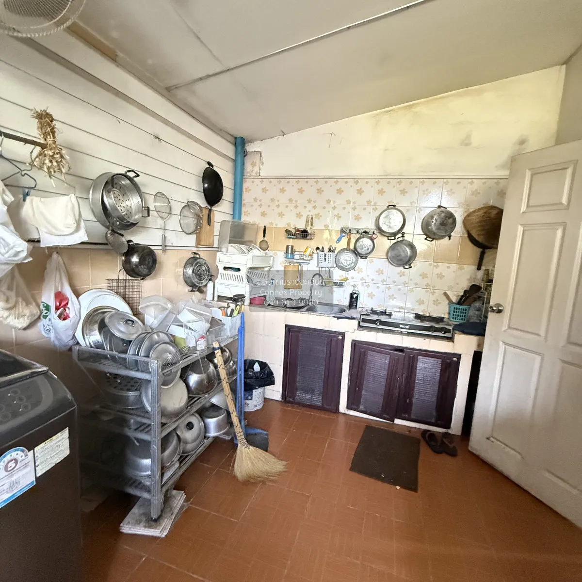 For Sale Townhouse/Townhome  , Chanantorn windmill , corner unit 