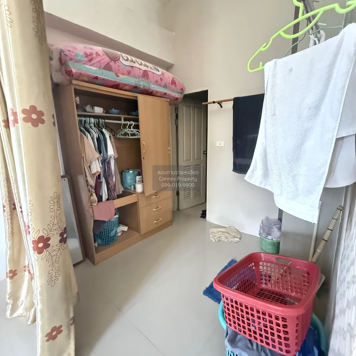 For Sale Townhouse/Townhome  , Chanantorn windmill , corner unit 