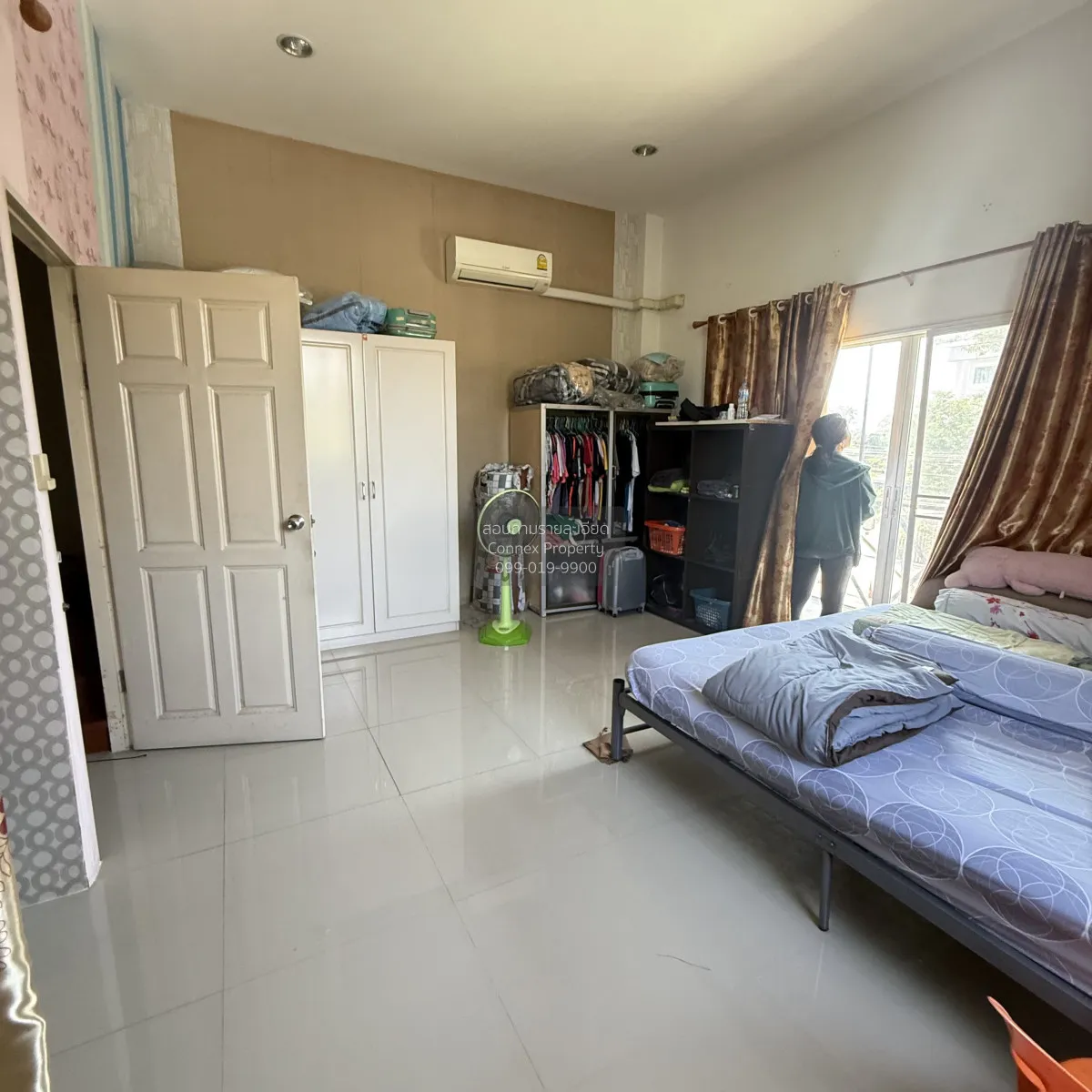 For Sale Townhouse/Townhome  , Chanantorn windmill , corner unit 