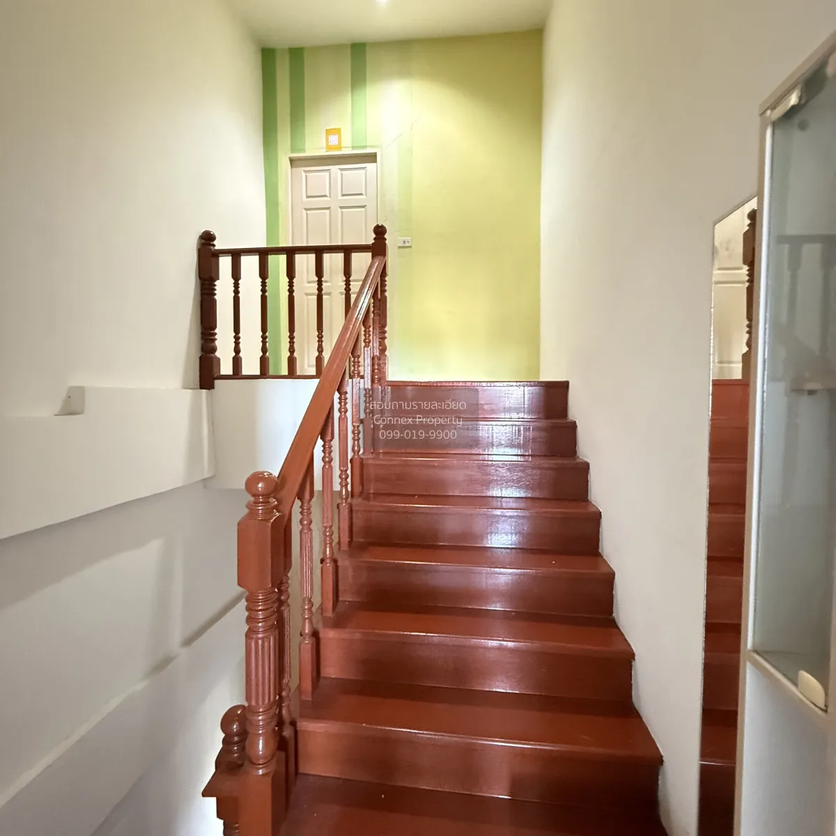 For Sale Townhouse/Townhome  , Chanantorn windmill , corner unit 