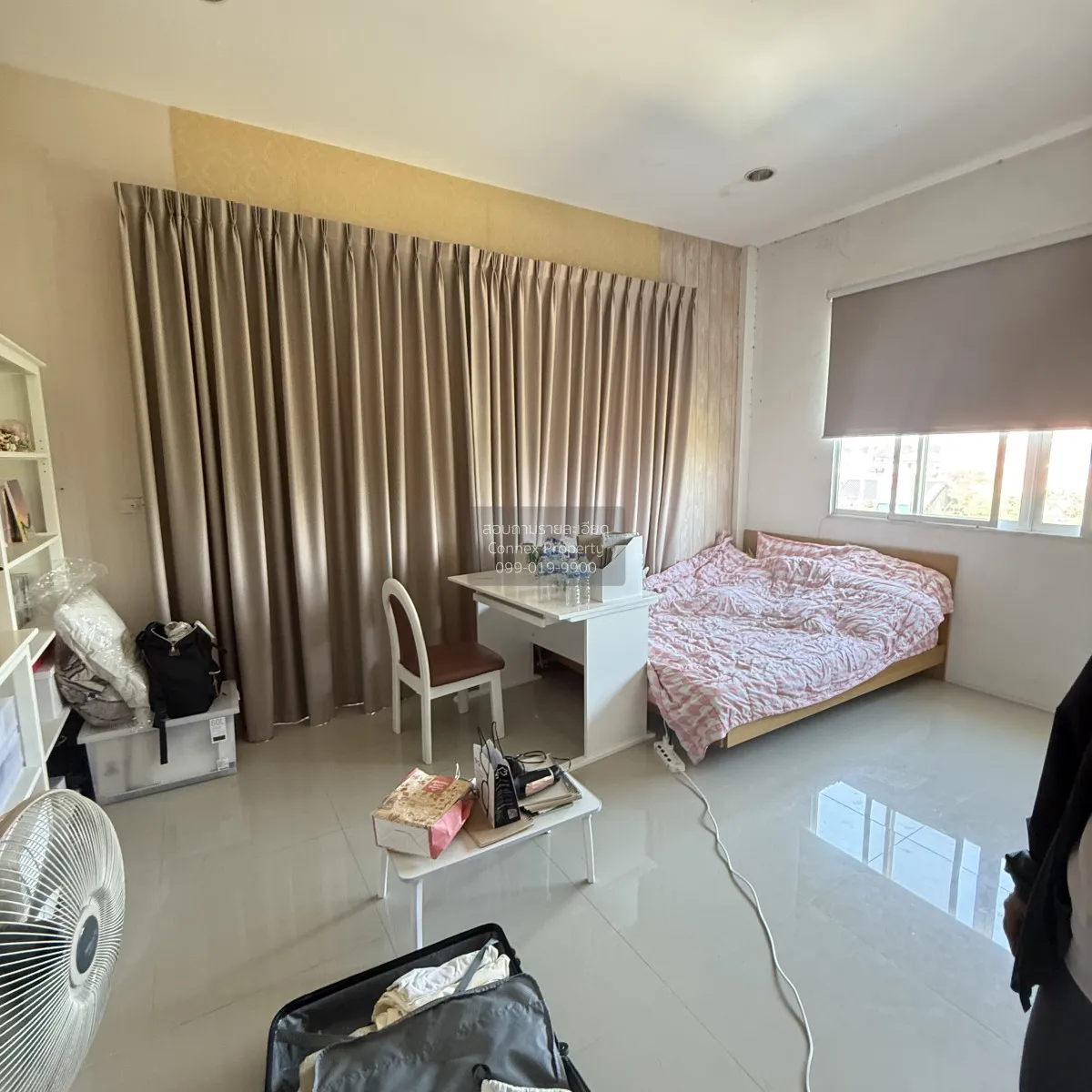 For Sale Townhouse/Townhome  , Chanantorn windmill , corner unit 