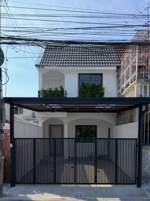 ขายทาวน์เฮาส์หลังริม สุขุมวิท101/1 รีโนเวทใหม่ทั้งหลัง ห้องมุม รีโนเวทใหม่ บางจาก เขต พระโขนง กรุงเทพ CX-152371