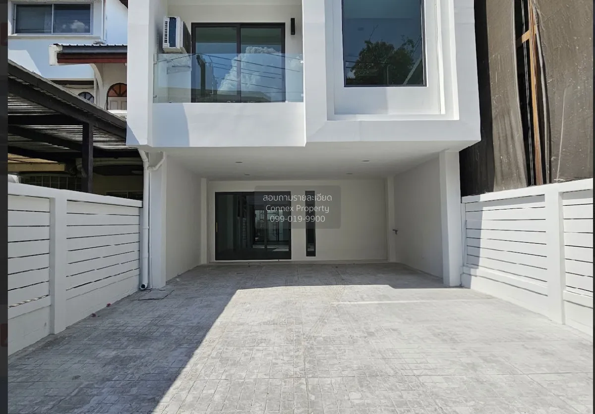 For Sale Townhouse/Townhome  , Lorelei Phahon 23 , wide frontage  2
