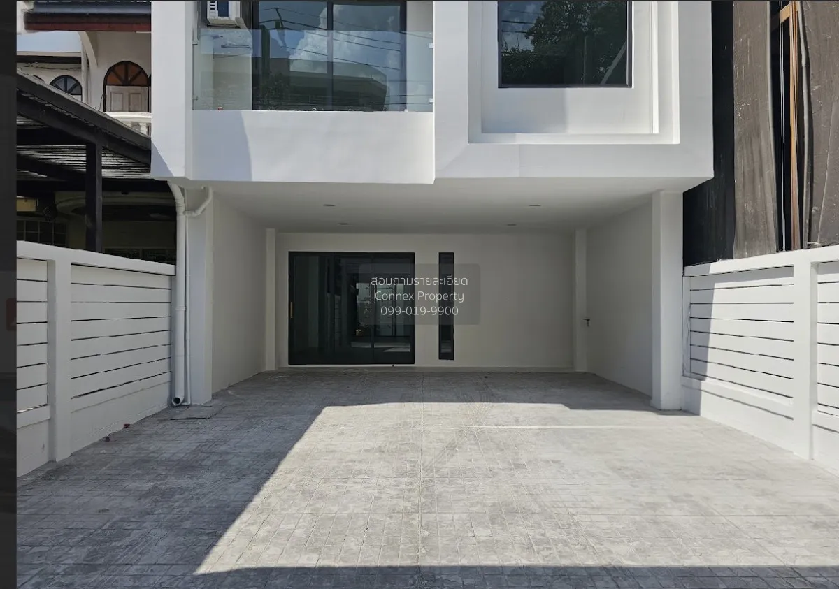 For Sale Townhouse/Townhome  , Lorelei Phahon 23 , wide frontage  4