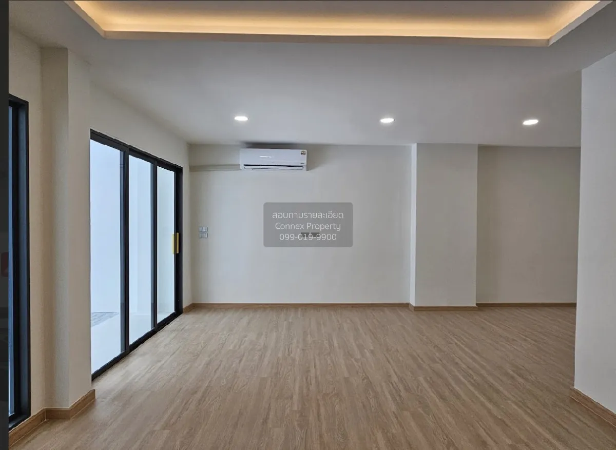 For Sale Townhouse/Townhome  , Lorelei Phahon 23 , wide frontage 