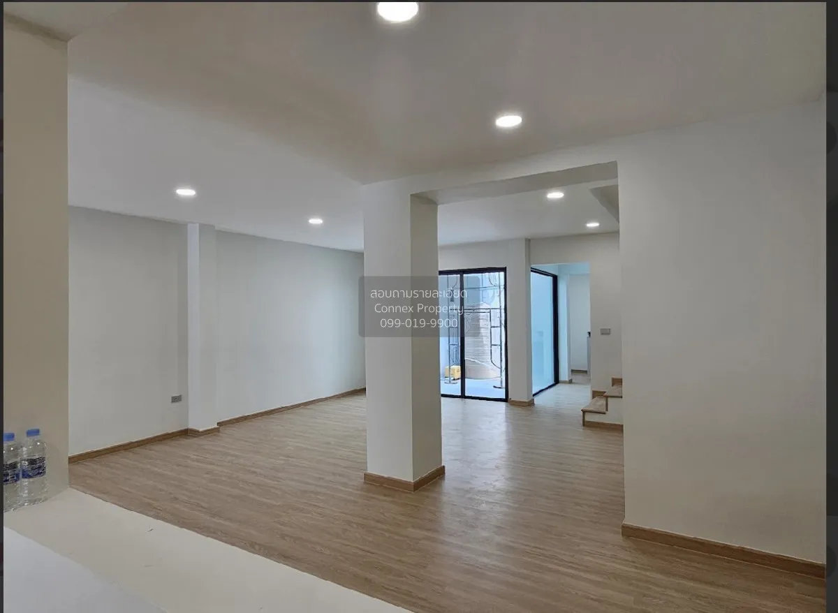 For Sale Townhouse/Townhome  , Lorelei Phahon 23 , wide frontage 