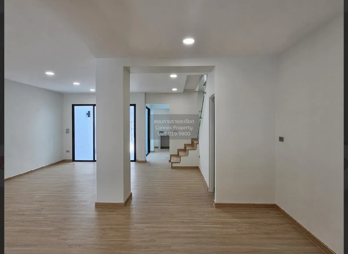 For Sale Townhouse/Townhome  , Lorelei Phahon 23 , wide frontage 