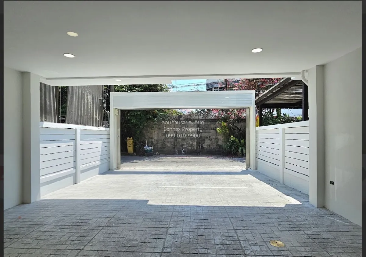 For Sale Townhouse/Townhome  , Lorelei Phahon 23 , wide frontage 