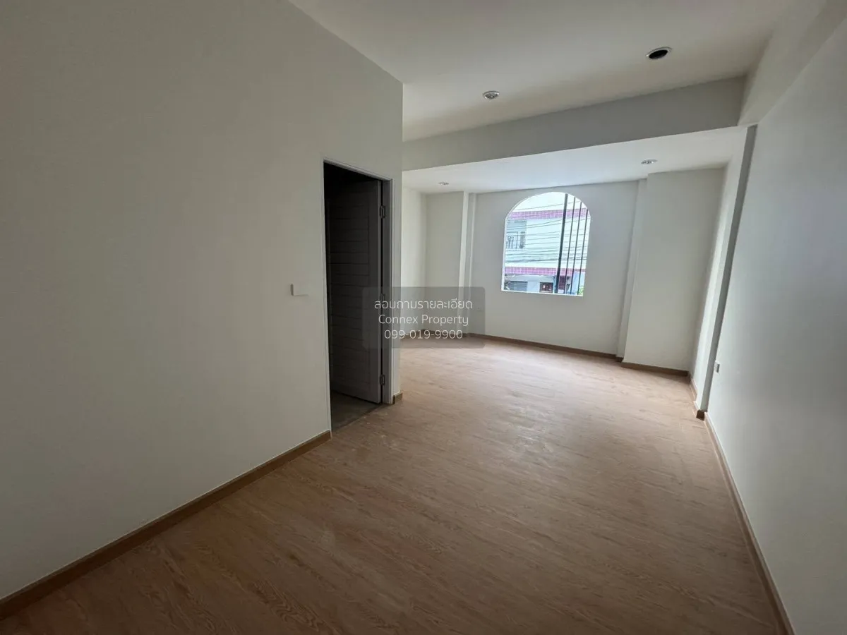 For Sale Fully Renovated 2- Storey Townhouse in Chokchai 4 Soi 40 4