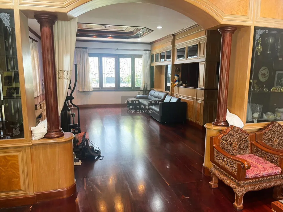 For Rent Traditional teakwood house located in Lat Phrao 48 , Sam