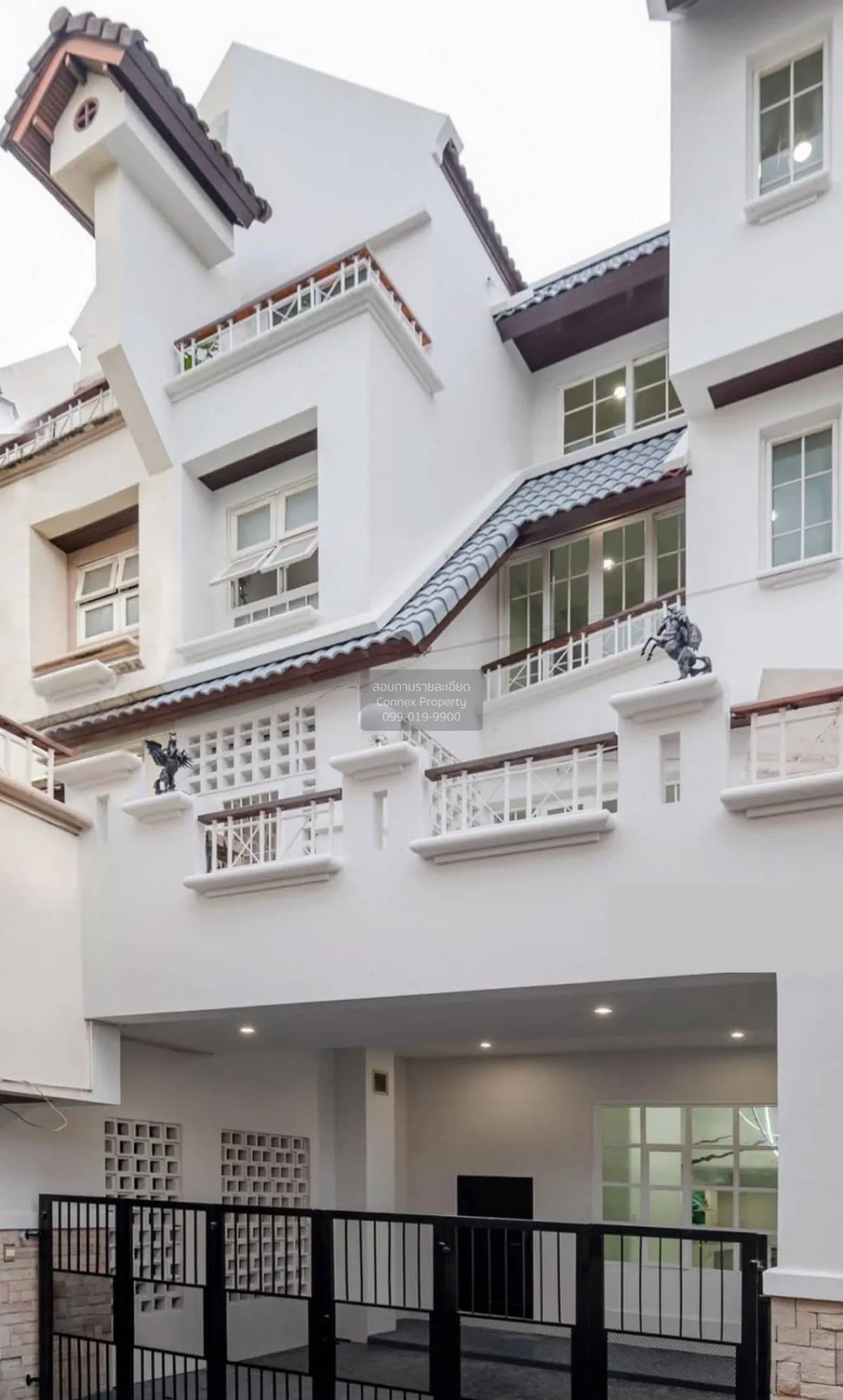 For Rent Single detached pool villa next to MRT Ratchada , Chomph 1