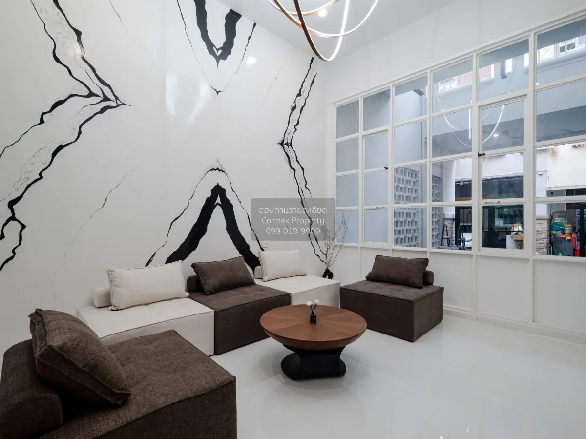 For Rent Single detached pool villa next to MRT Ratchada , Chomph