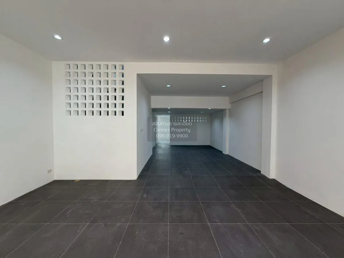 For Sale Townhouse/Townhome  , Prominent Place , newly renovated 