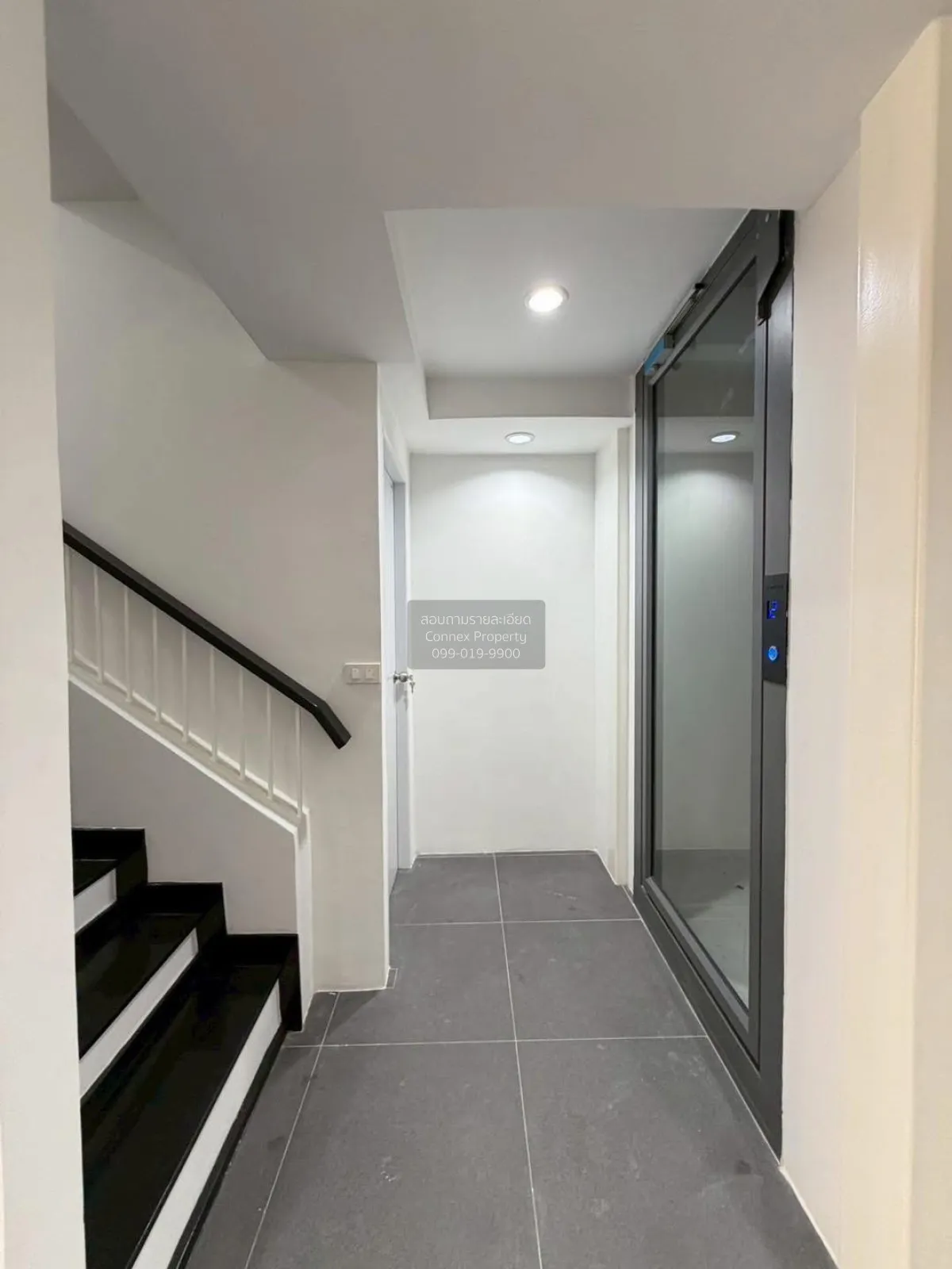 For Sale Townhouse/Townhome  , Prominent Place , newly renovated 