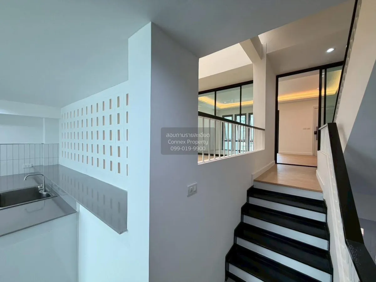 For Sale Townhouse/Townhome  , Prominent Place , newly renovated 