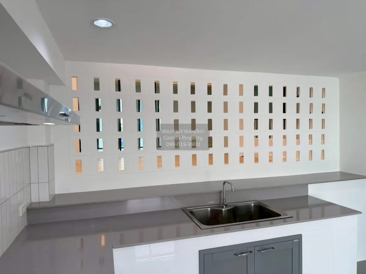 For Sale Townhouse/Townhome  , Prominent Place , newly renovated 