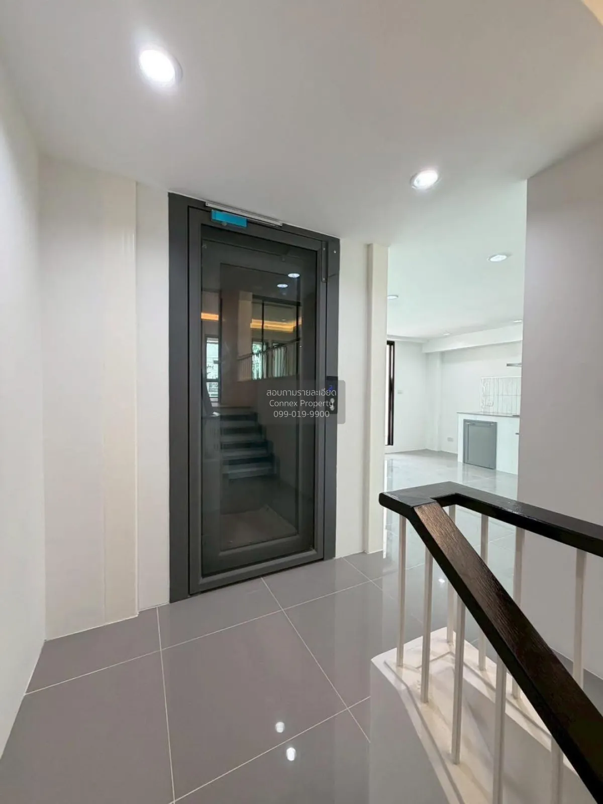 For Sale Townhouse/Townhome  , Prominent Place , newly renovated 