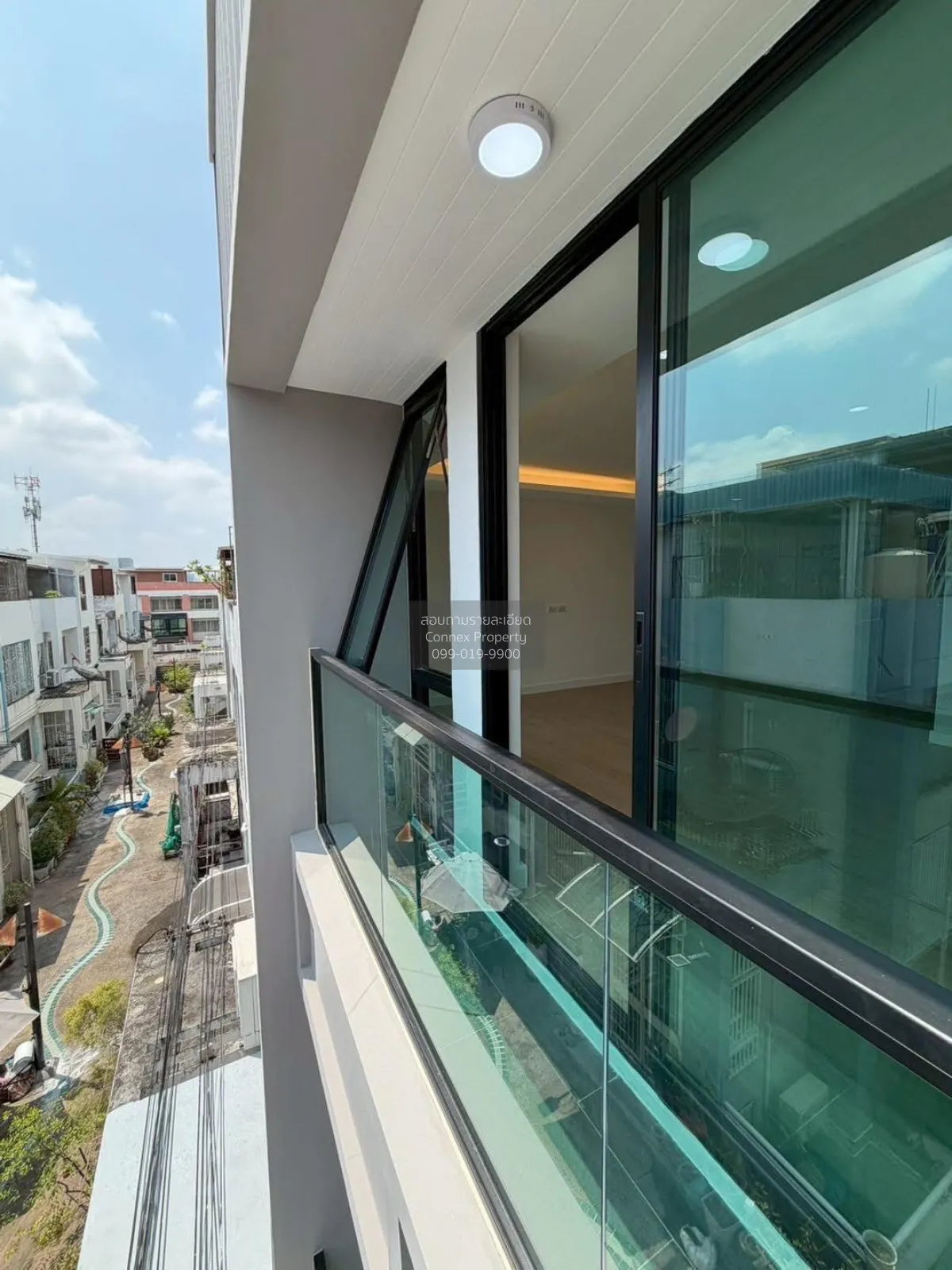 For Sale Townhouse/Townhome  , Prominent Place , newly renovated 