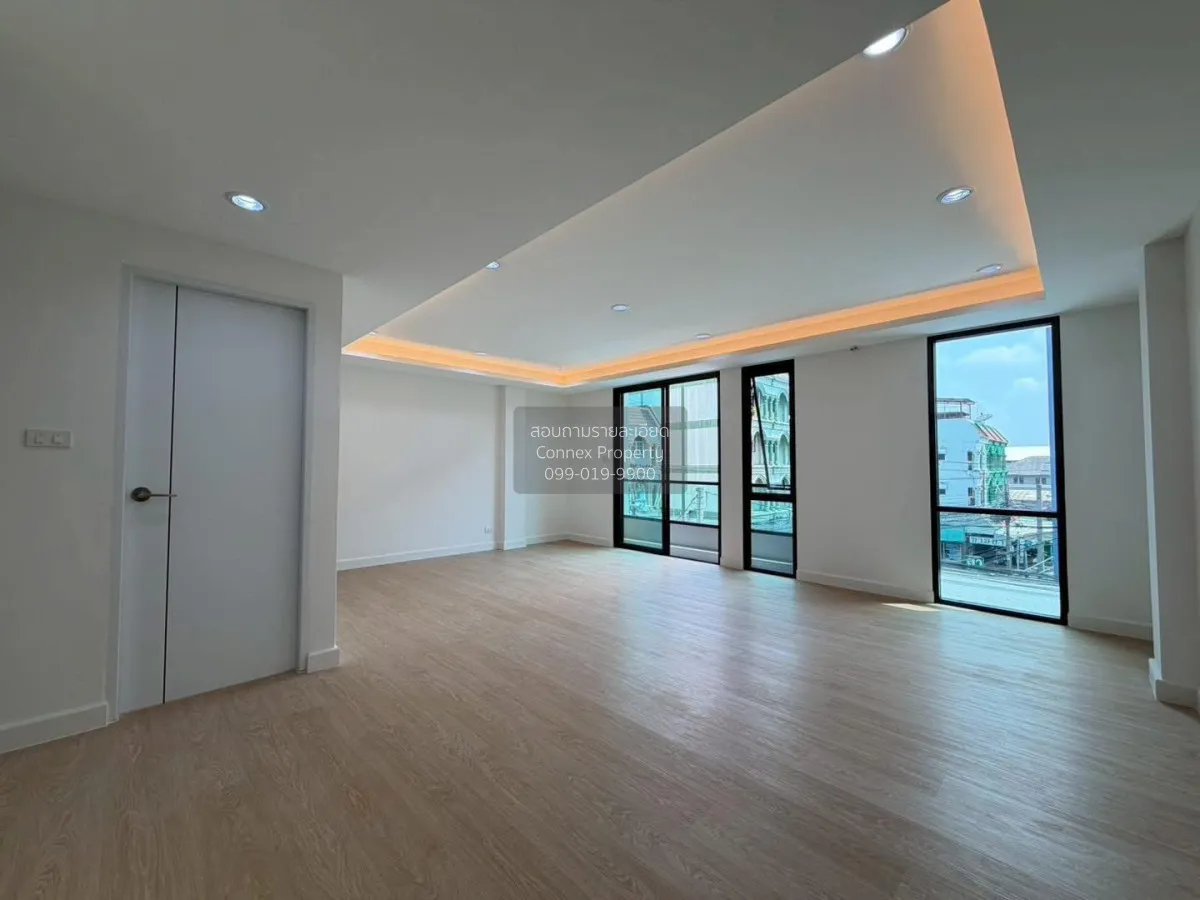 For Sale Townhouse/Townhome  , Prominent Place , newly renovated 