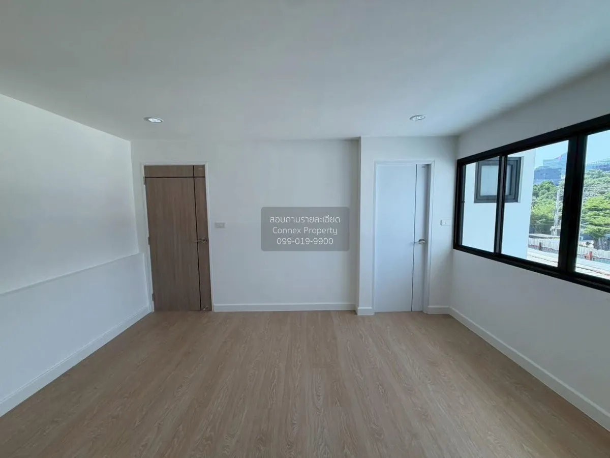 For Sale Townhouse/Townhome  , Prominent Place , newly renovated 