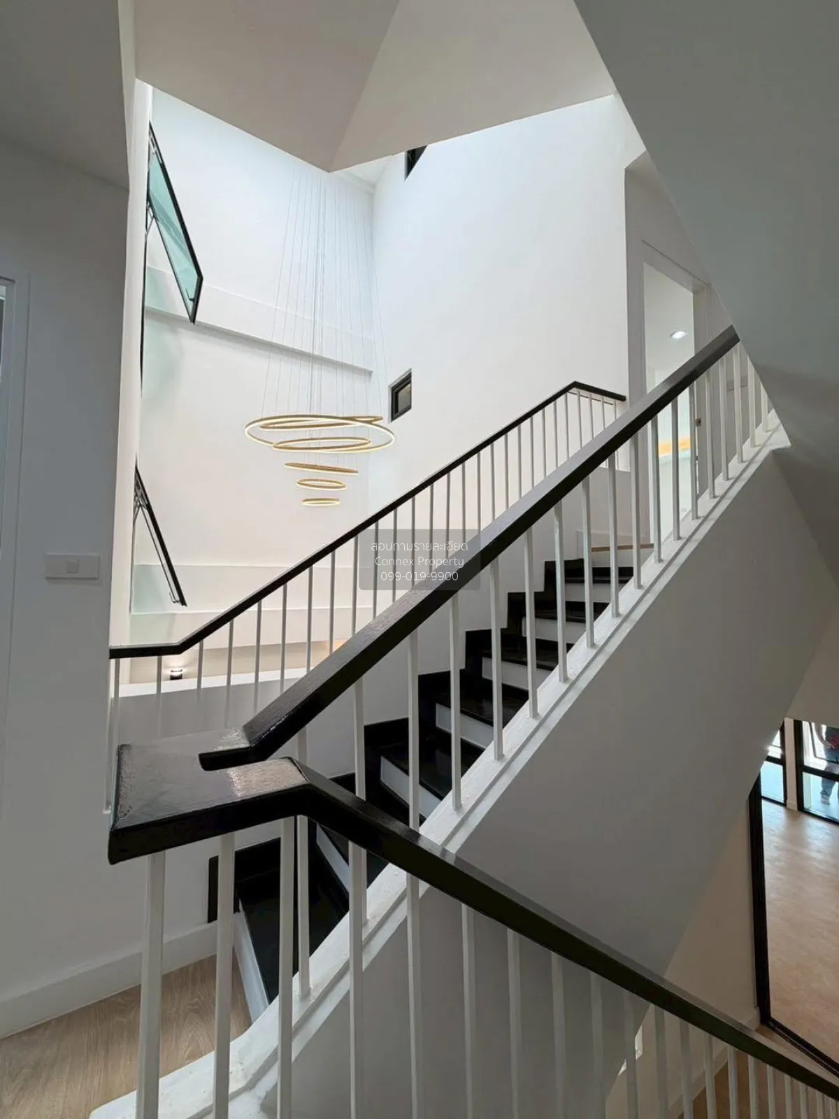 For Sale Townhouse/Townhome  , Prominent Place , newly renovated 