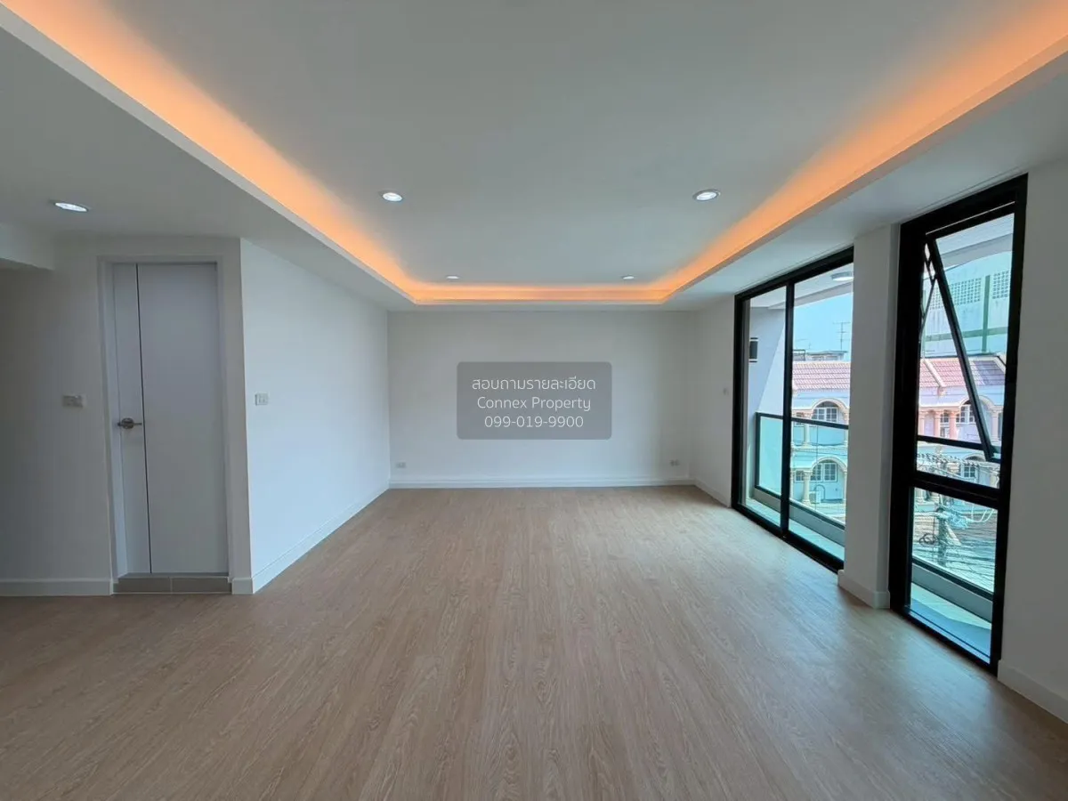 For Sale Townhouse/Townhome  , Prominent Place , newly renovated 