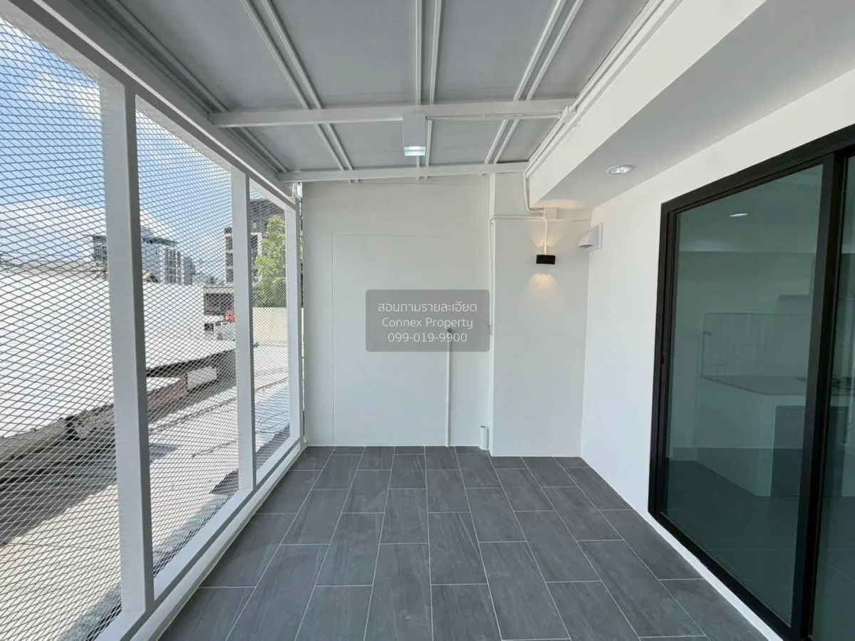 For Sale Townhouse/Townhome  , Prominent Place , newly renovated 