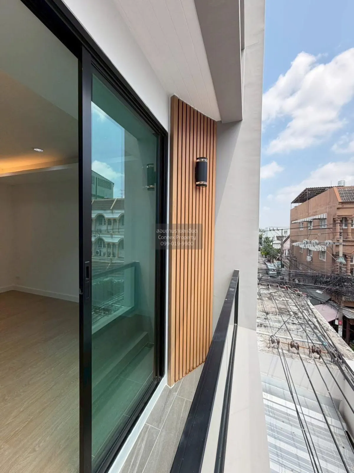 For Sale Townhouse/Townhome  , Prominent Place , newly renovated 