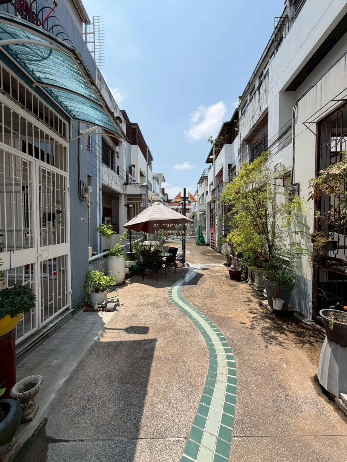 For Sale Townhouse/Townhome  , Prominent Place , newly renovated 