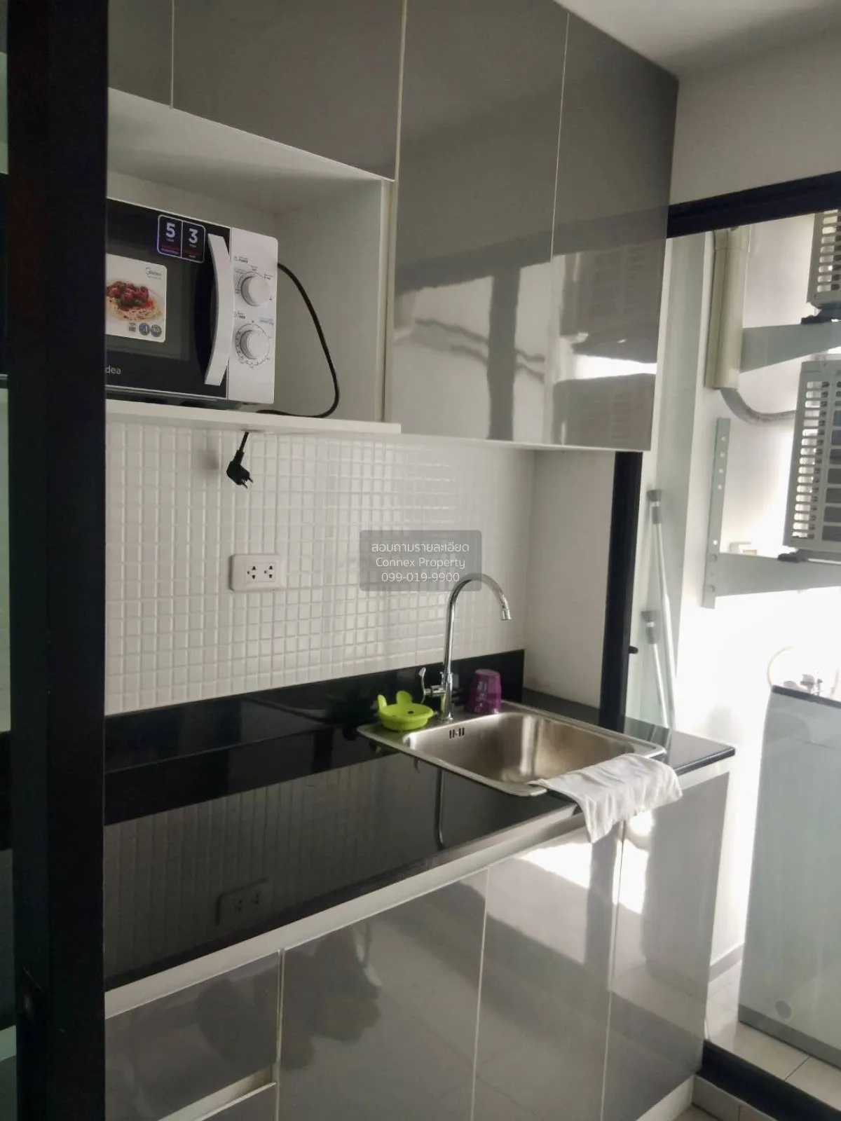 For Rent Condo , Reach Phahon Yothin 52 , high floor , corner uni