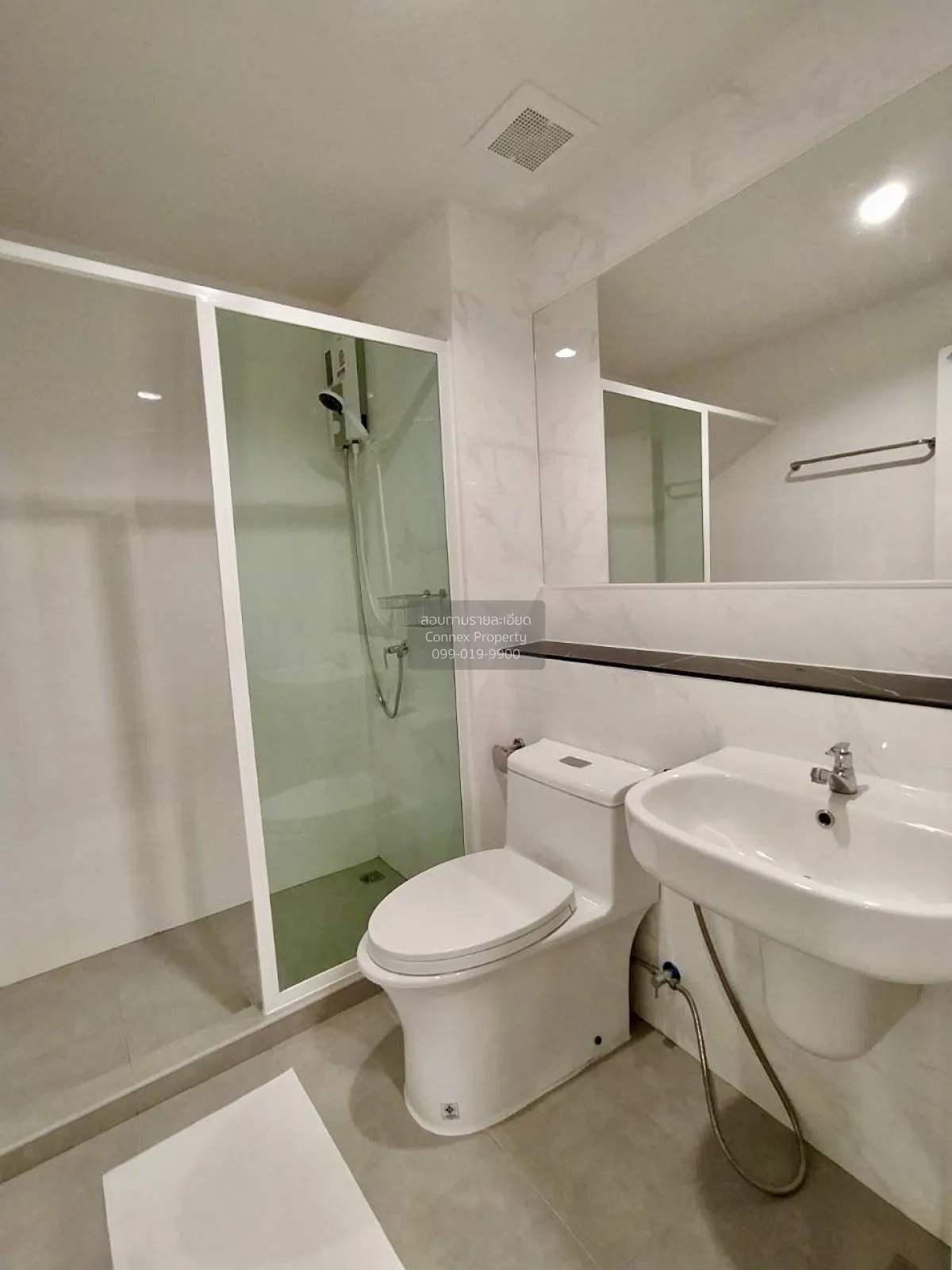 For Rent Condo , Reach Phahon Yothin 52 , high floor , corner uni