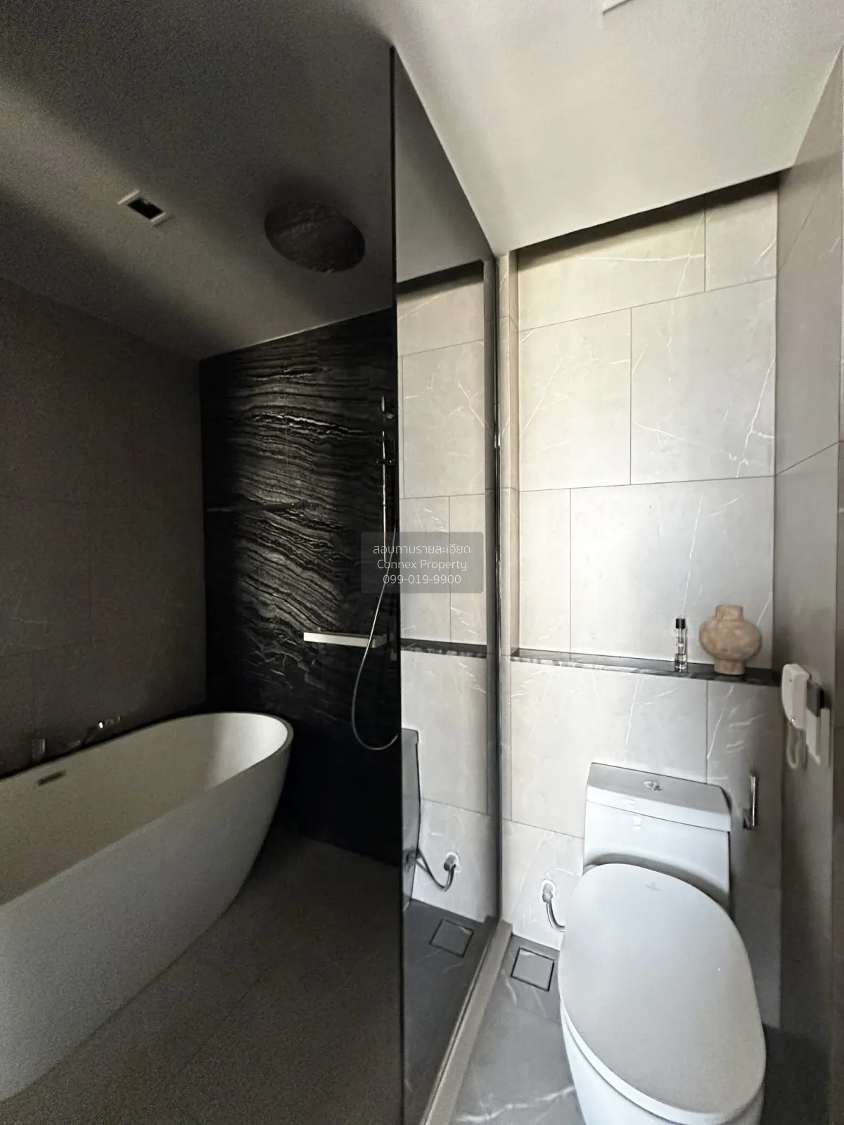 For Rent Condo , The Reserve 61 Hideaway , nice view , corner uni