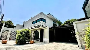 For Sale For Sale: 2-Storey Home Office just 100 meters from MRT Sutthisan  Prime Rare Location – Hard to find in this area. Within walking distance to the MRT! , wide frontage , newly renovated , Sam Saen Nok , Huai Khwang , Bangkok , CX-152935
