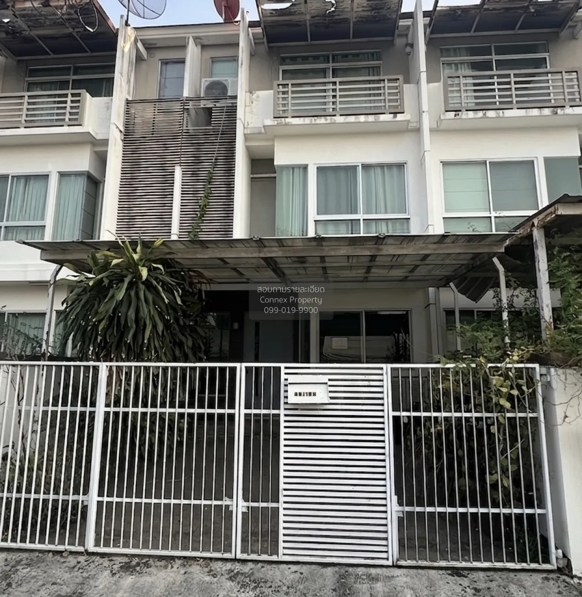 For Sale Townhouse/Townhome  , Baan Mai Rama9 - Srinakarin , nice 1