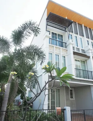 ขายทาวน์เฮ้าส์/ทาวน์โฮม  โกลเด้น ทาวน์ ลาดพร้าว-เกษตรนวมินทร์ ห้องมุม จรเข้บัว เขต ลาดพร้าว กรุงเทพ CX-153171