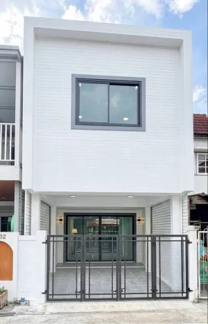 ขายทาวน์เฮ้าส์/ทาวน์โฮม  บ้านพรทิพย์ รีโนเวทใหม่ บางศรีเมือง เมืองนนทบุรี นนทบุรี CX-153435