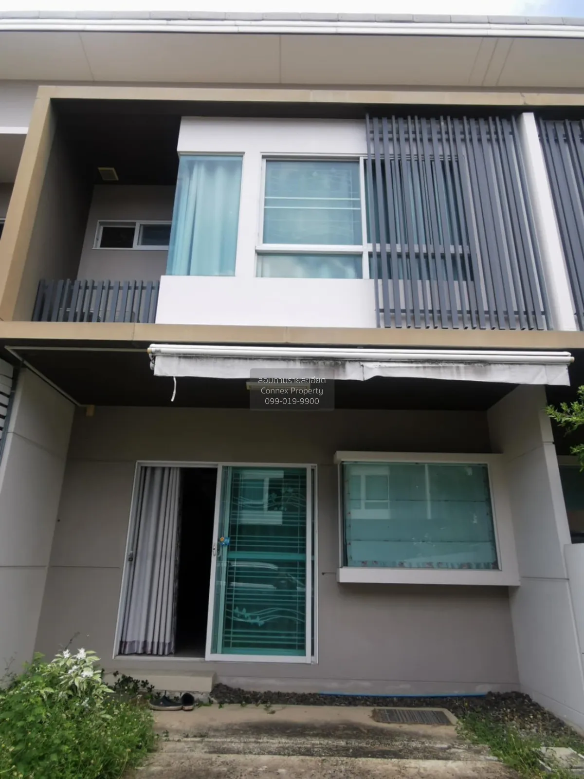 Two-story townhome for sale in Indy Srinakarin Village, Soi Phatt 1